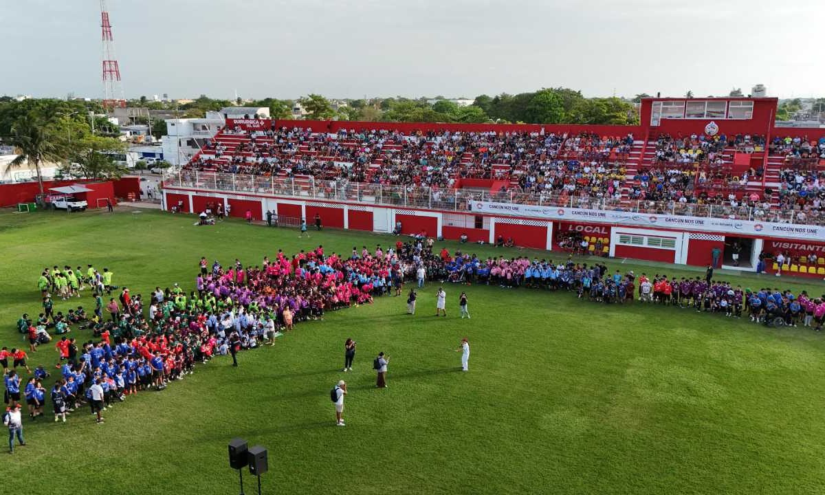Inauguran torneo de futbol.