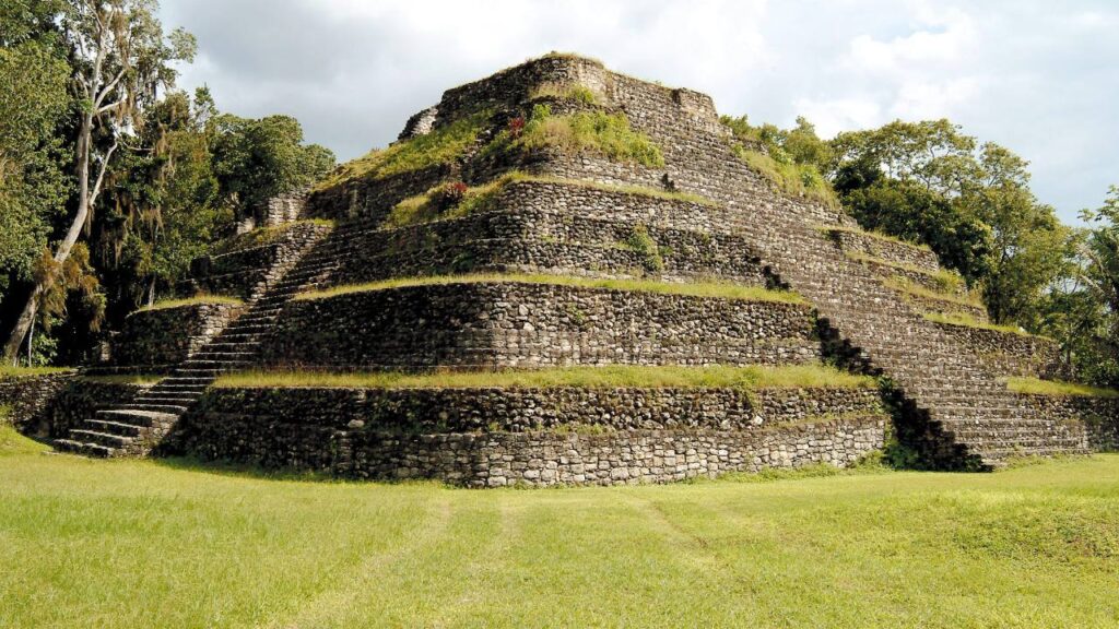 Zona arqueológica de Chacchoben, Quintana Roo.