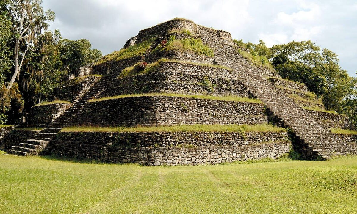 Zona arqueológica de Chacchoben, Quintana Roo.