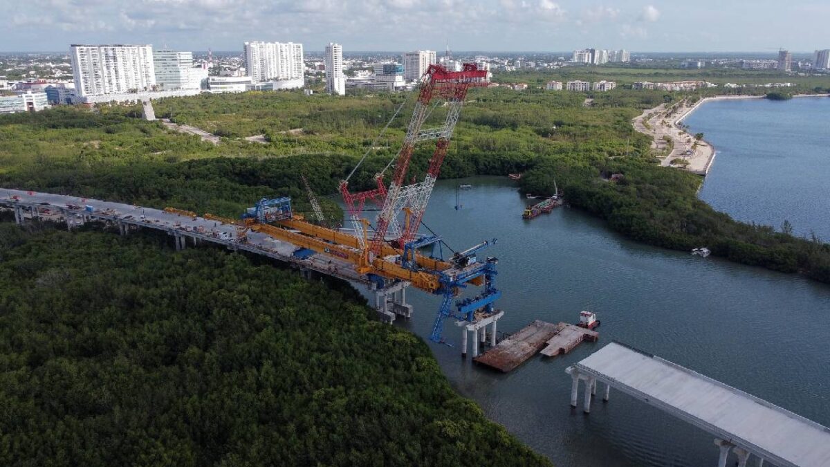 Construcción del Puente vehicular Nichupté.