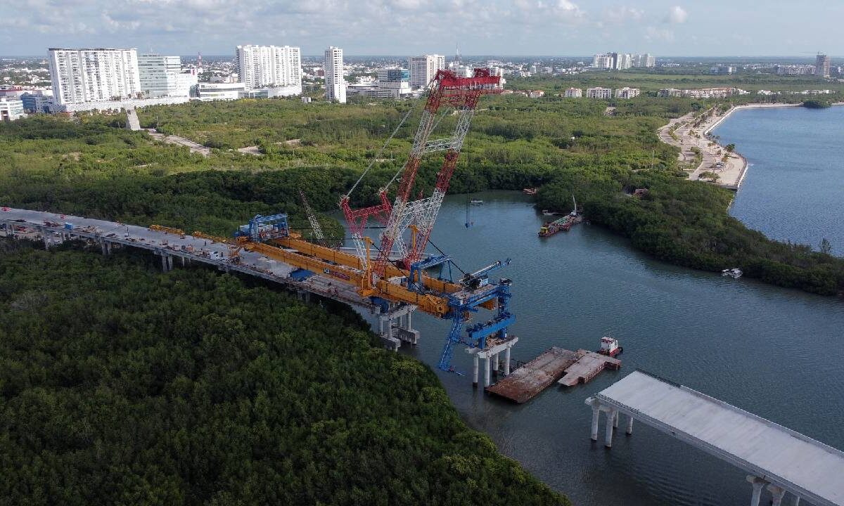 Construcción del Puente vehicular Nichupté.
