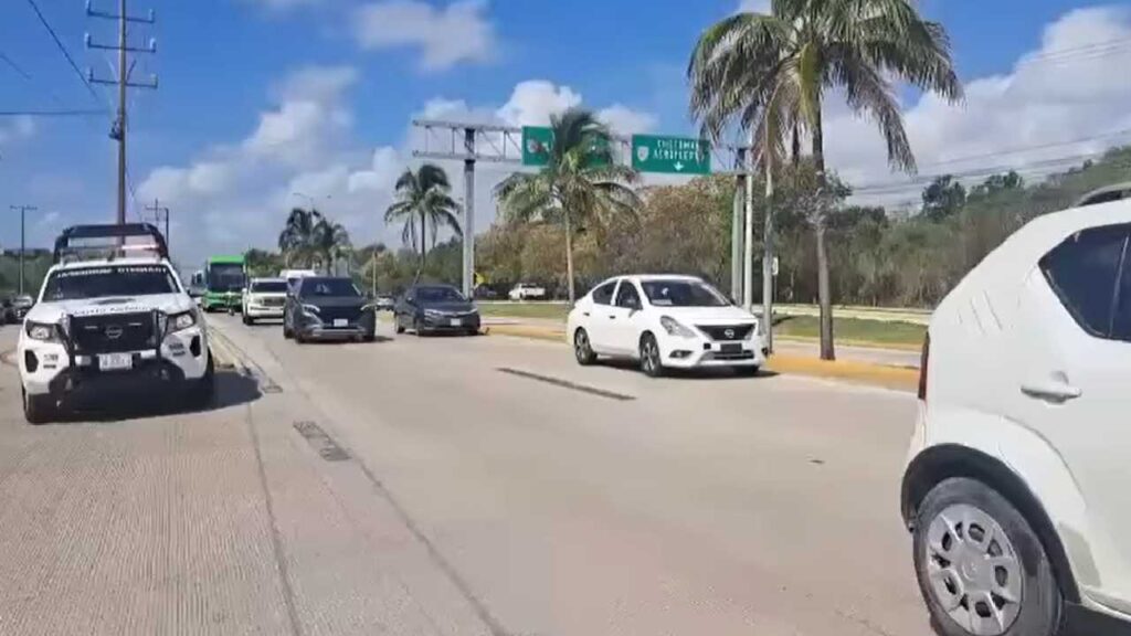 Hay cierres viales en Cancún.