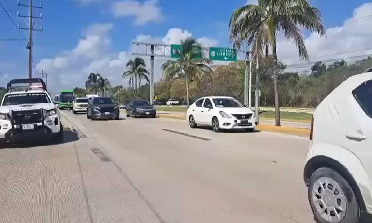 Hay cierres viales en Cancún.