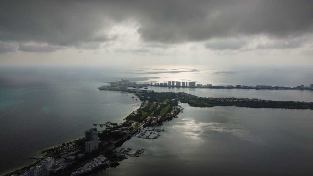 El clima en Quintana Roo será caluroso con lluvias.