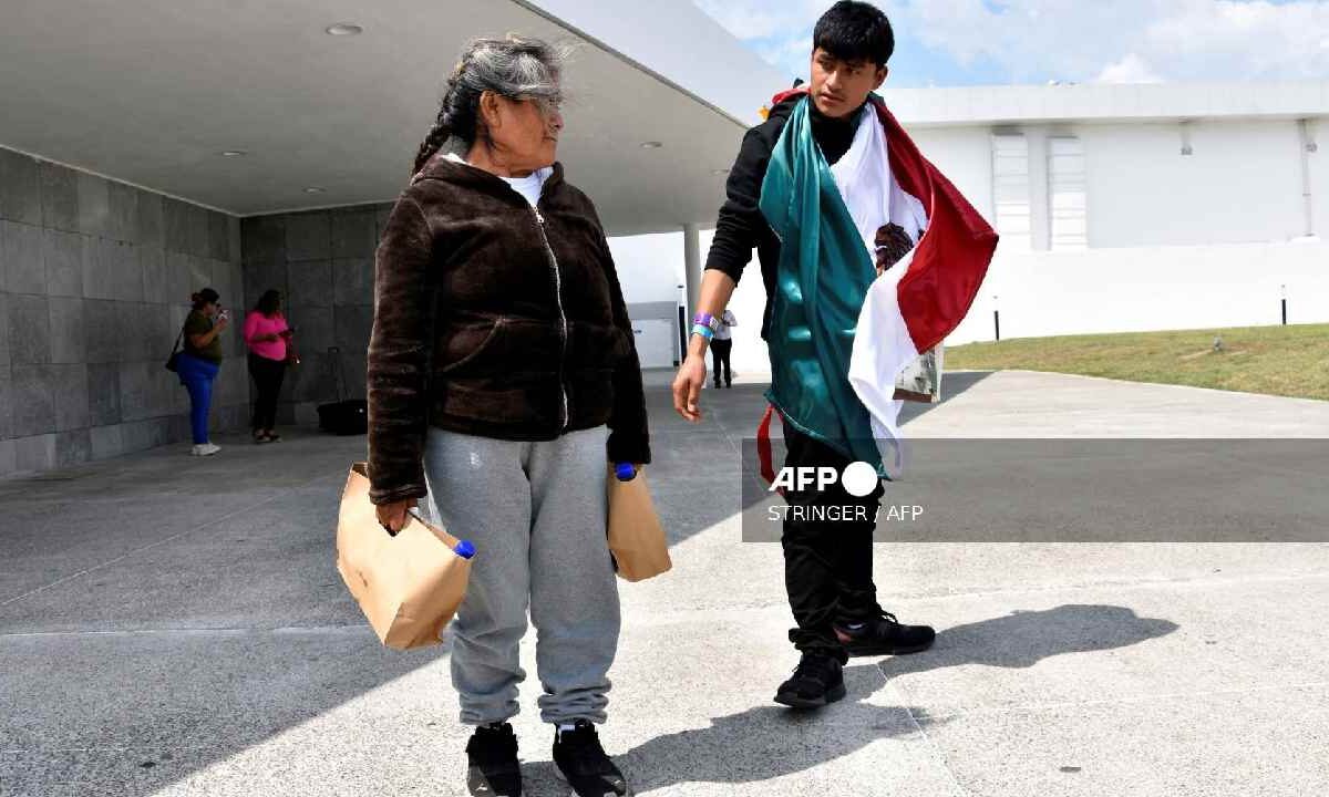 Los deportados son mal atendidos.