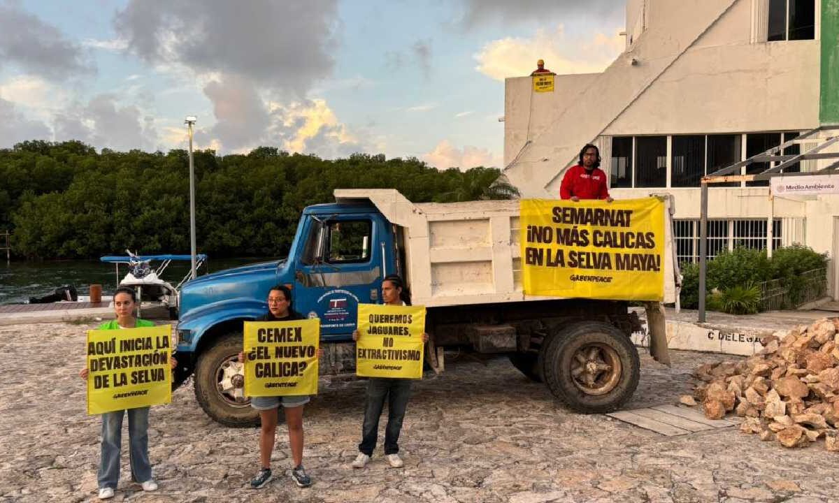 Últimas noticias. Activistas de Greenpeace protestan.