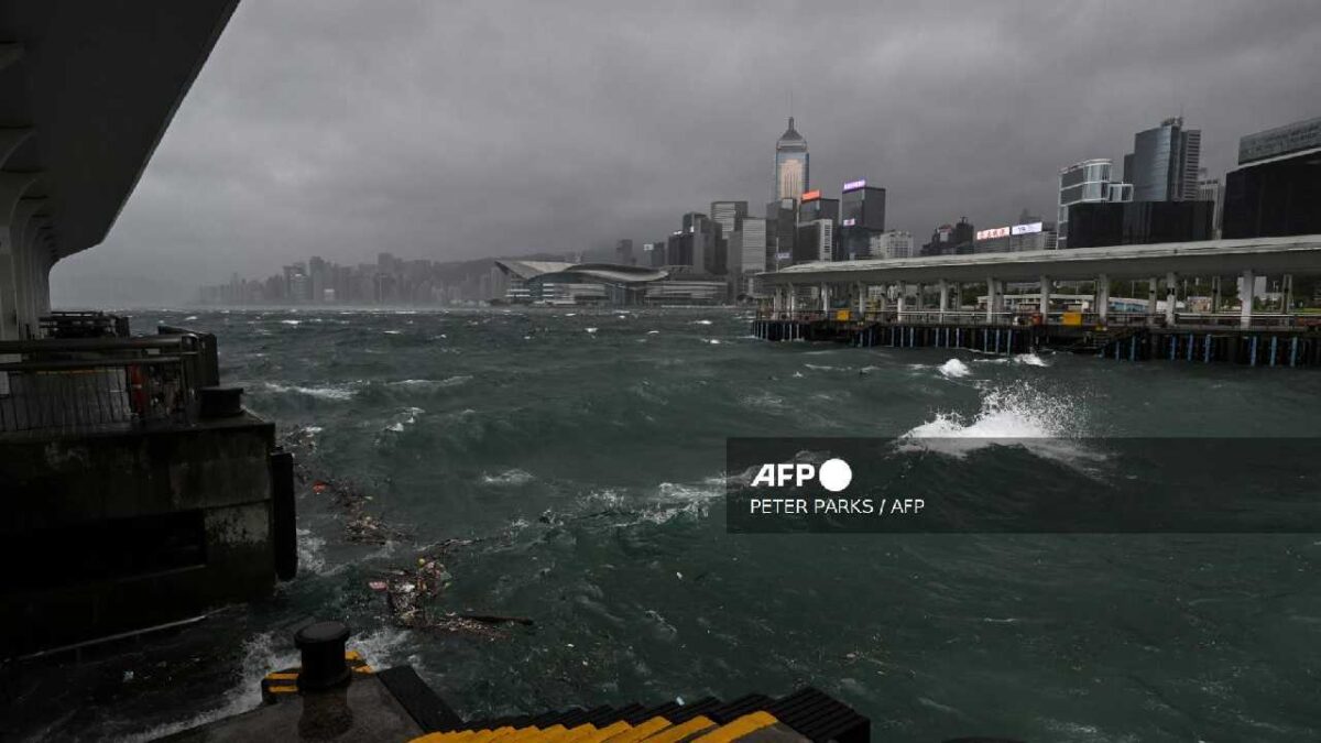 Impacto del tifón Wipha.