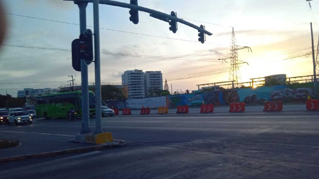 Cierres viales en Cancún.
