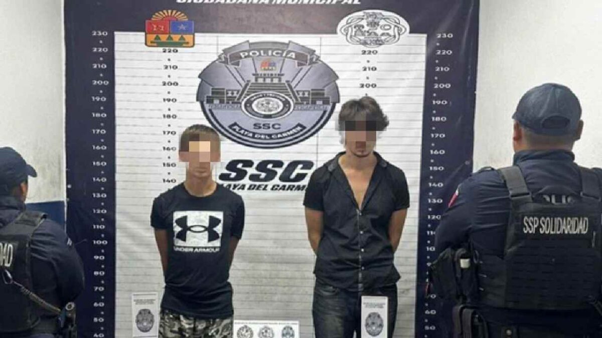 Policía de Playa del Carmen detiene a presuntos narcomenudistas.