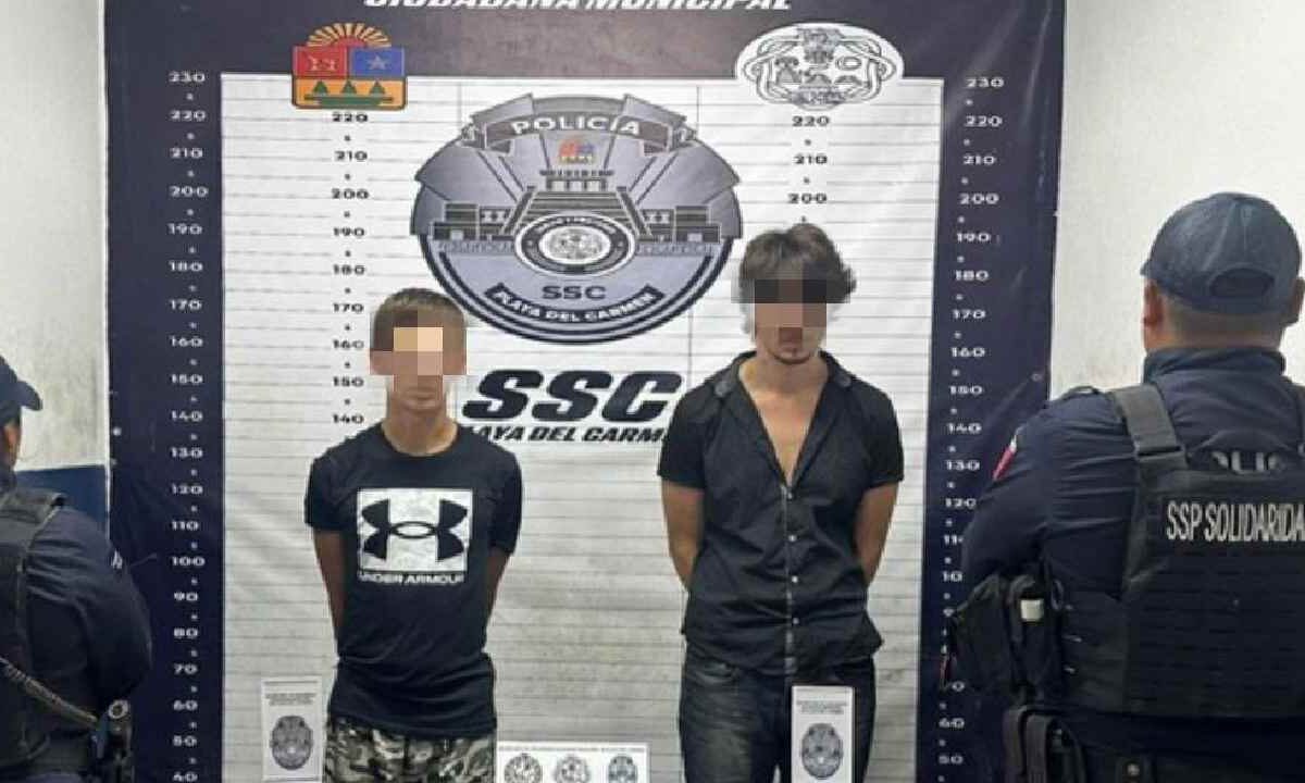 Policía de Playa del Carmen detiene a presuntos narcomenudistas.