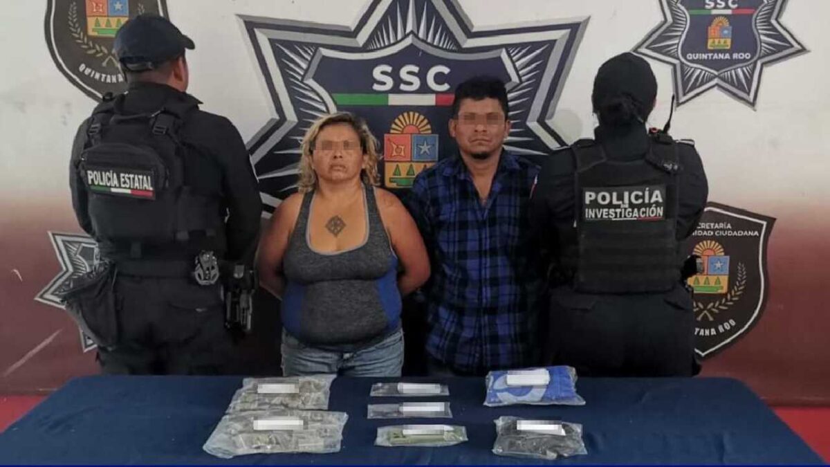 Policías de Cancún atrapan a dos personas con dorga.