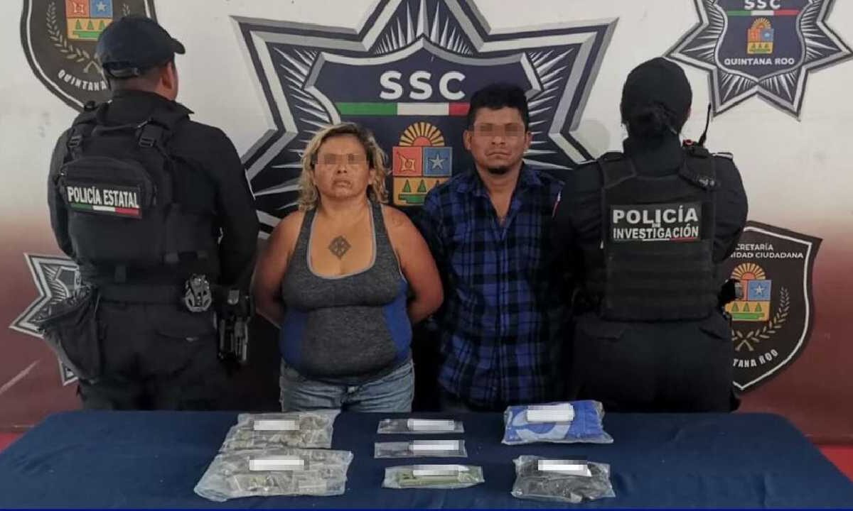 Policías de Cancún atrapan a dos personas con dorga.
