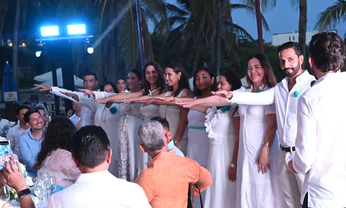 Integrantes de la Asociación de Relaciones Públicas del Caribe Mexicano rinden protesta.