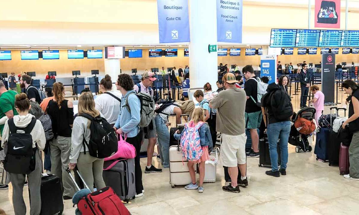 Crece número de turistas internacionales.