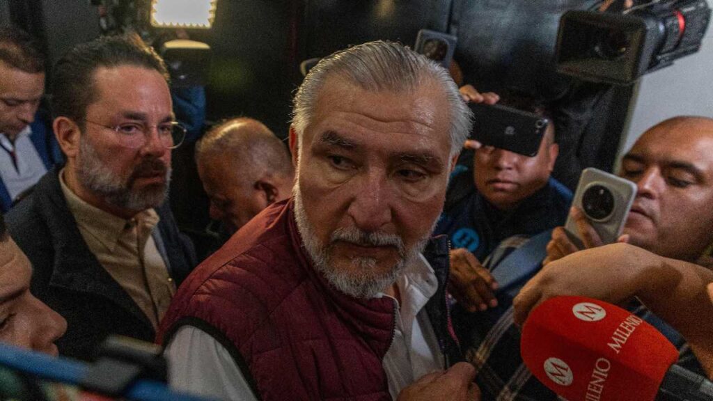 Adán Augusto en reunión con Morena.