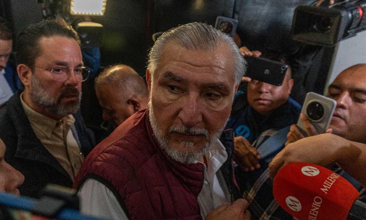 Adán Augusto en reunión con Morena.