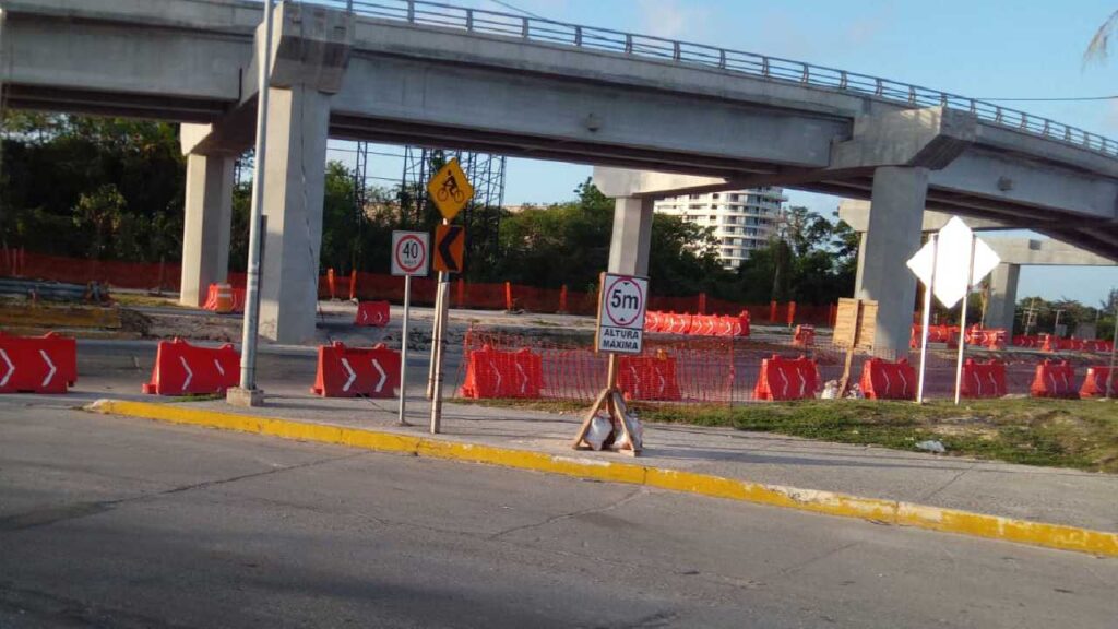 Cierres viales en Cancún.