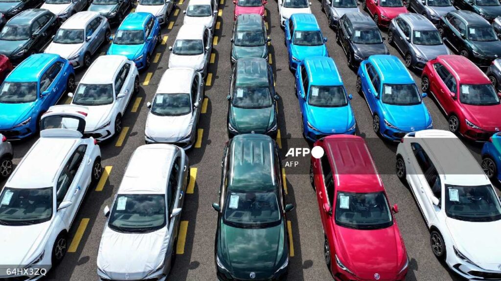 Baja la venta de automóviles.