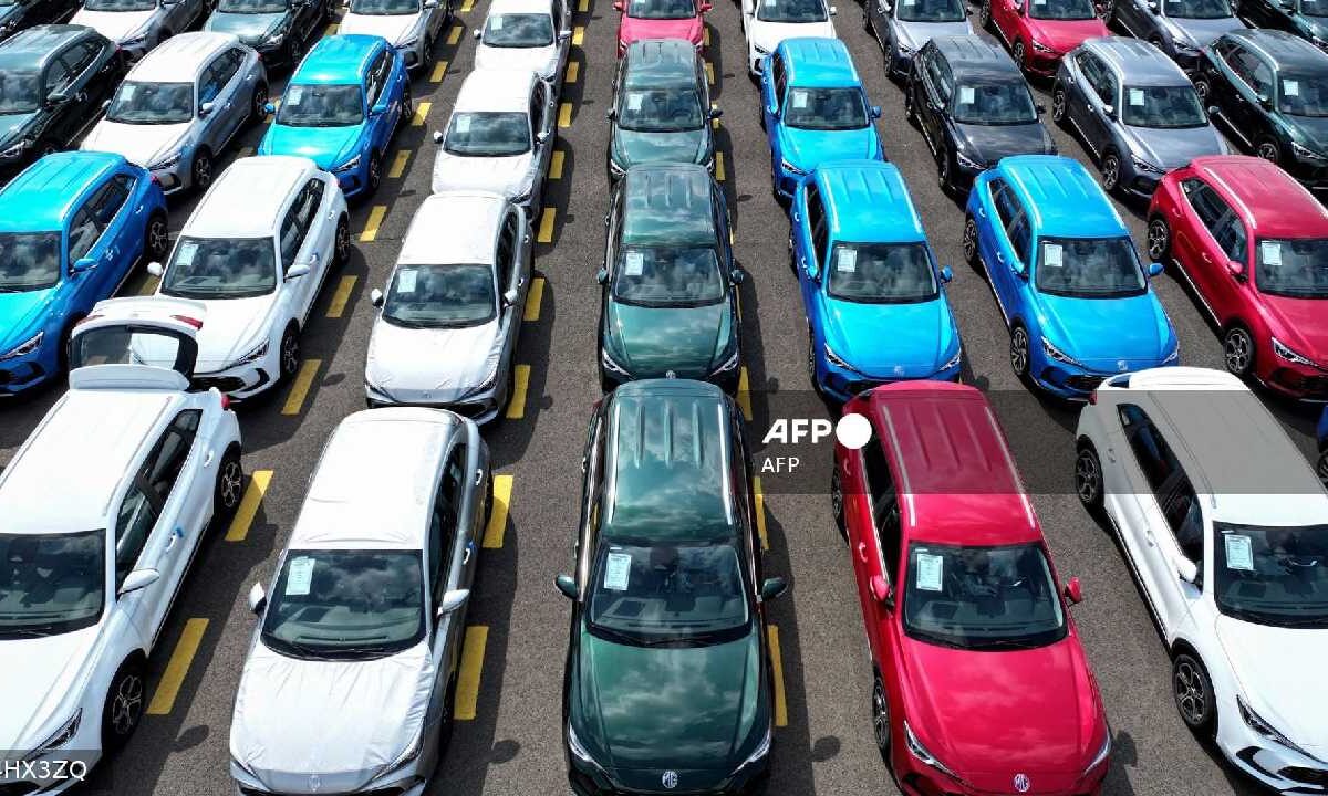 Baja la venta de automóviles.