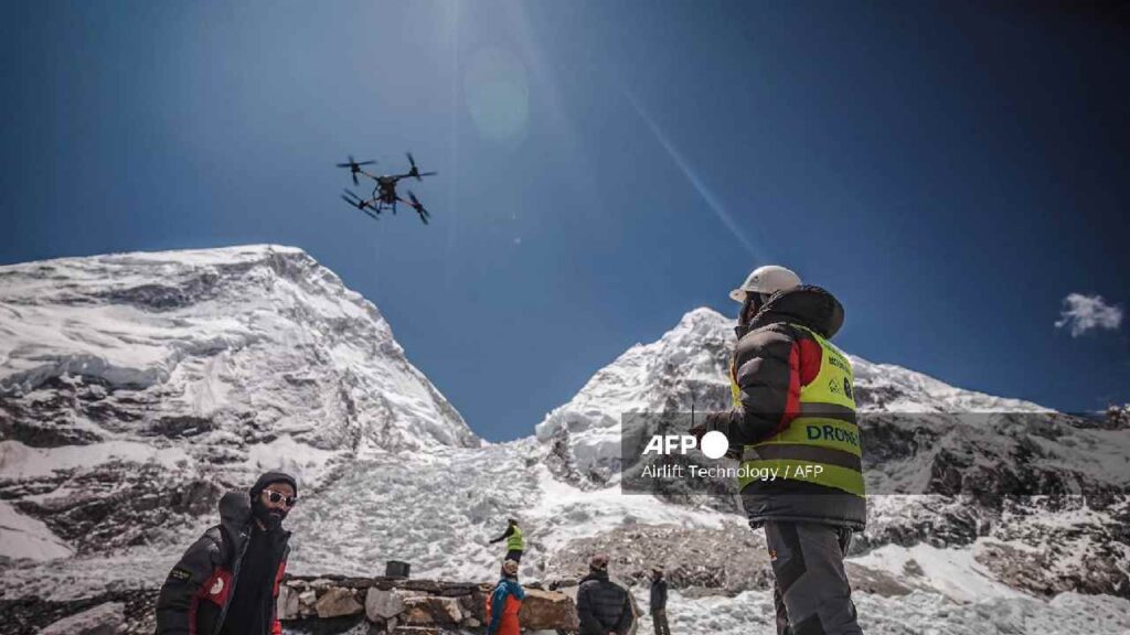 Limpian el Everest.