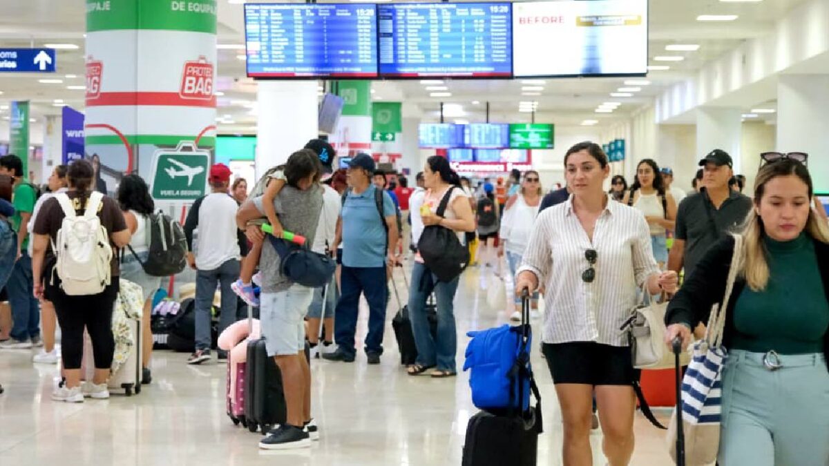 Lluvias en CDMX suspenden y desvían vuelos a Cancún