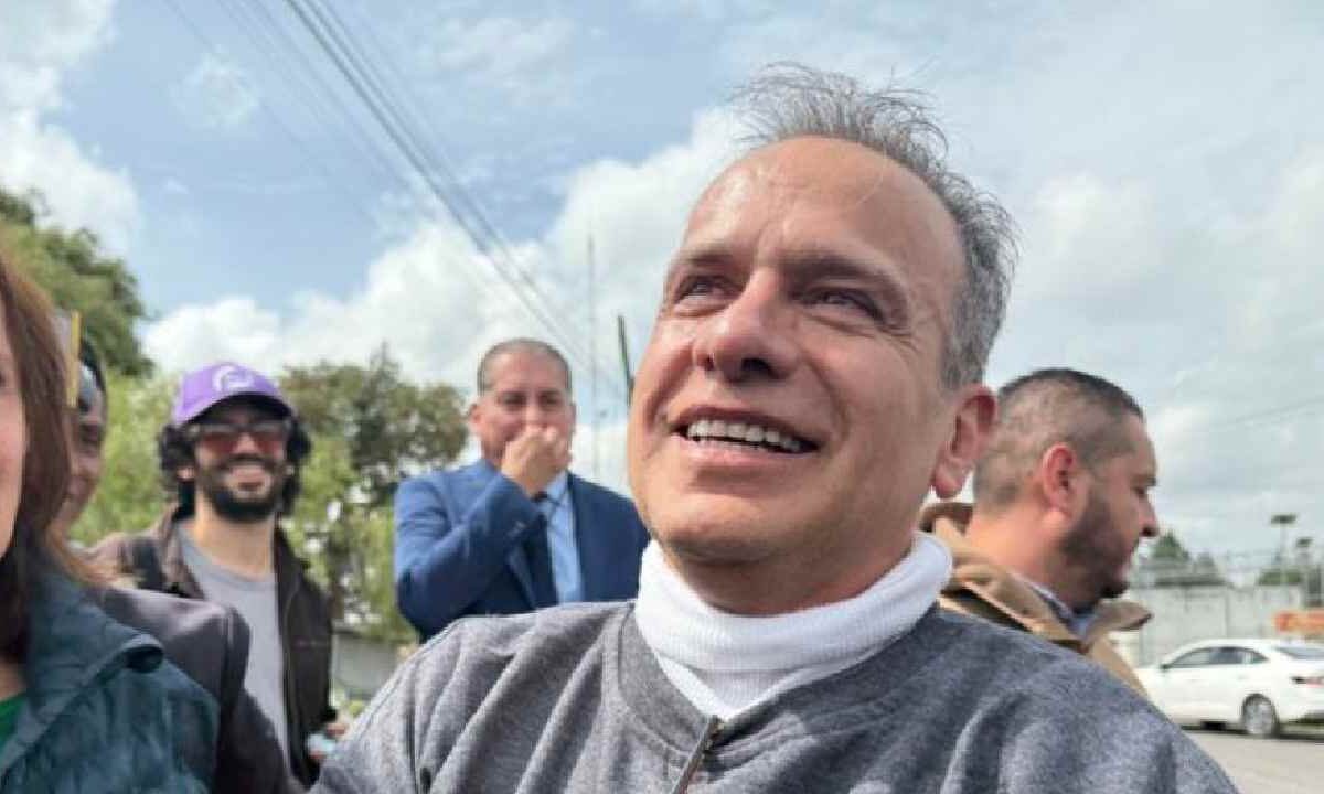 Israel Vallarta, libre.