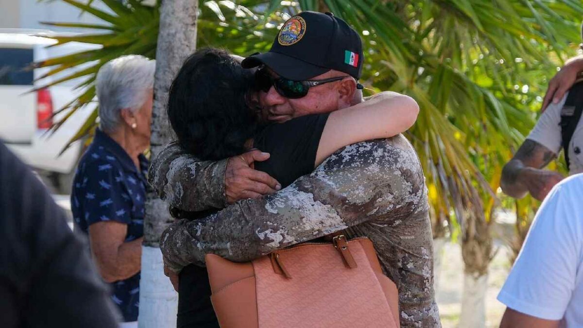 Mara Lezama habló con marinos.