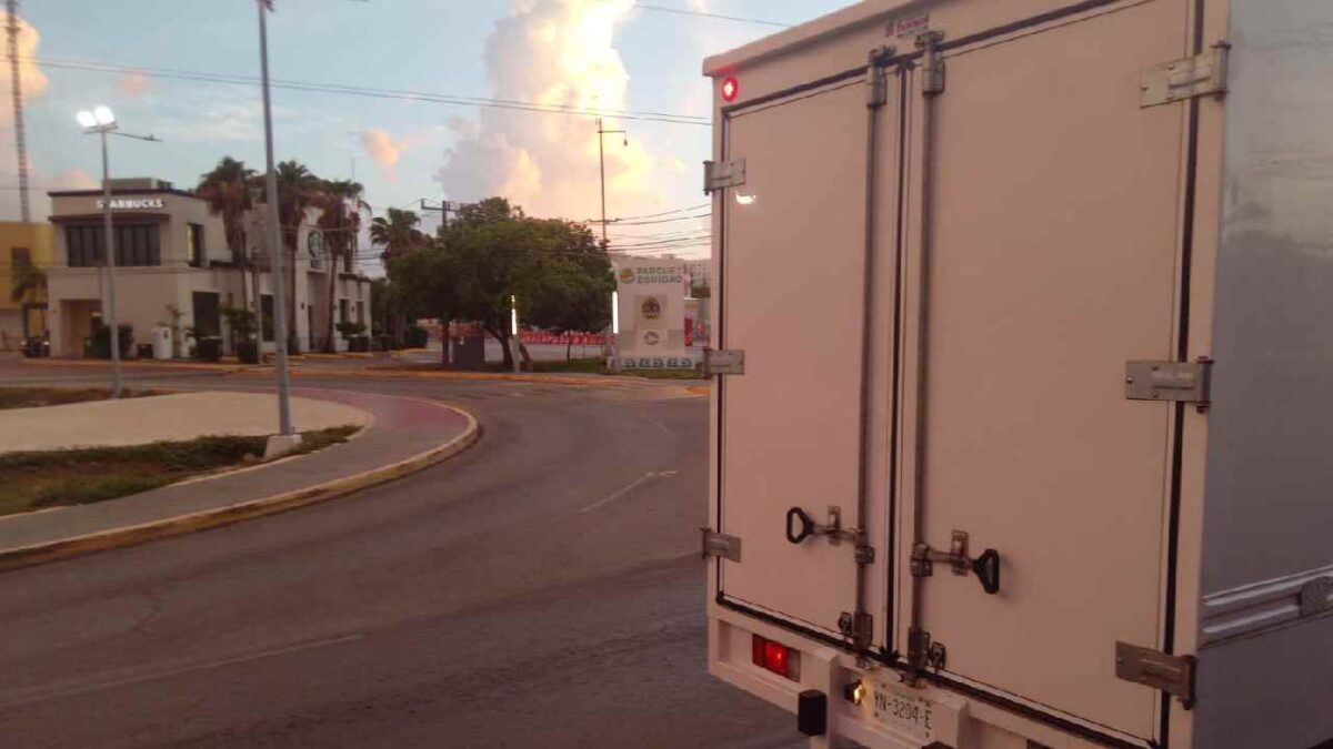 Cierres viales en Cancún.