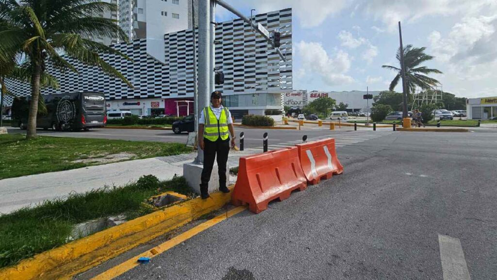 Cierres viales en Cancún.
