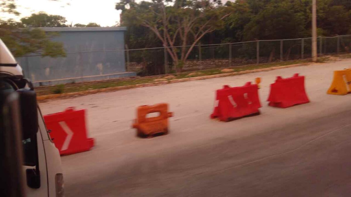 Cierres viales en Cancún.