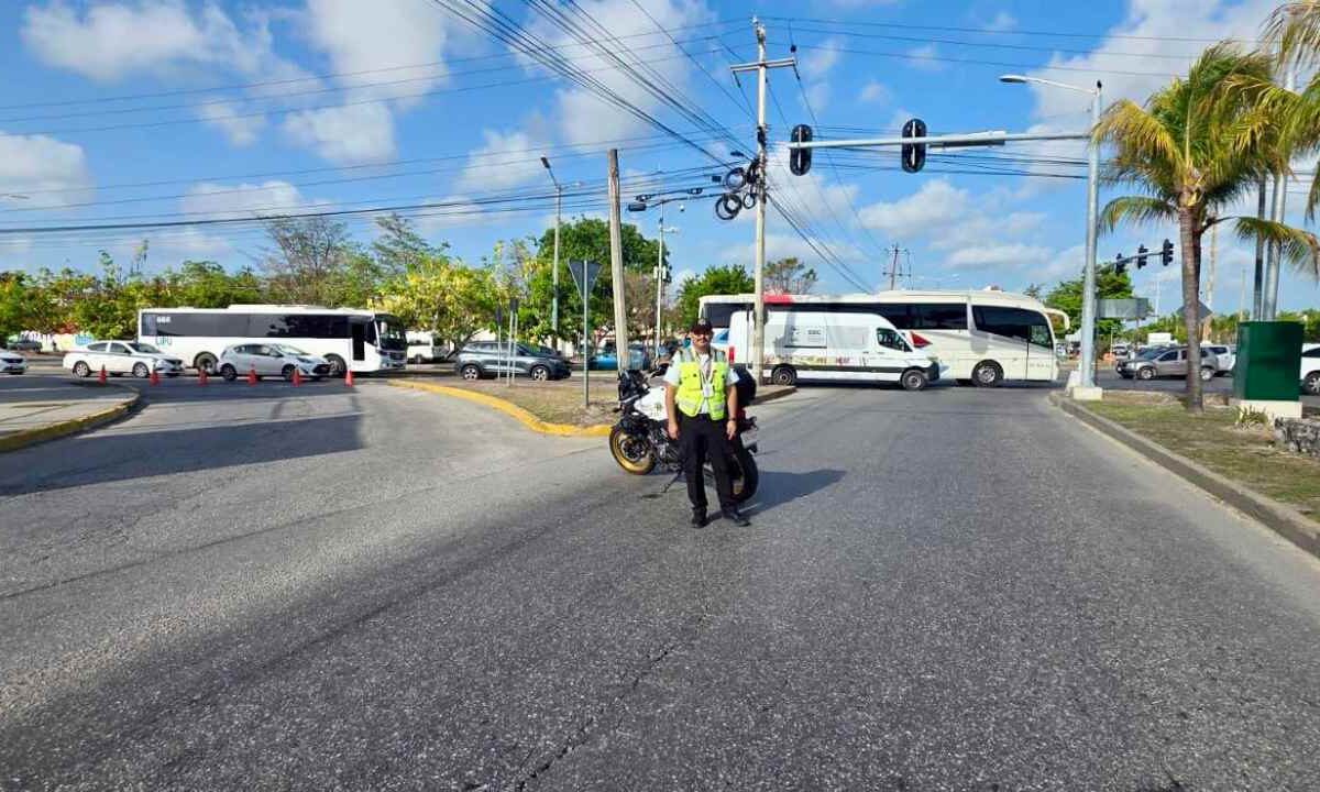 Hay cierres viales en Cancún.