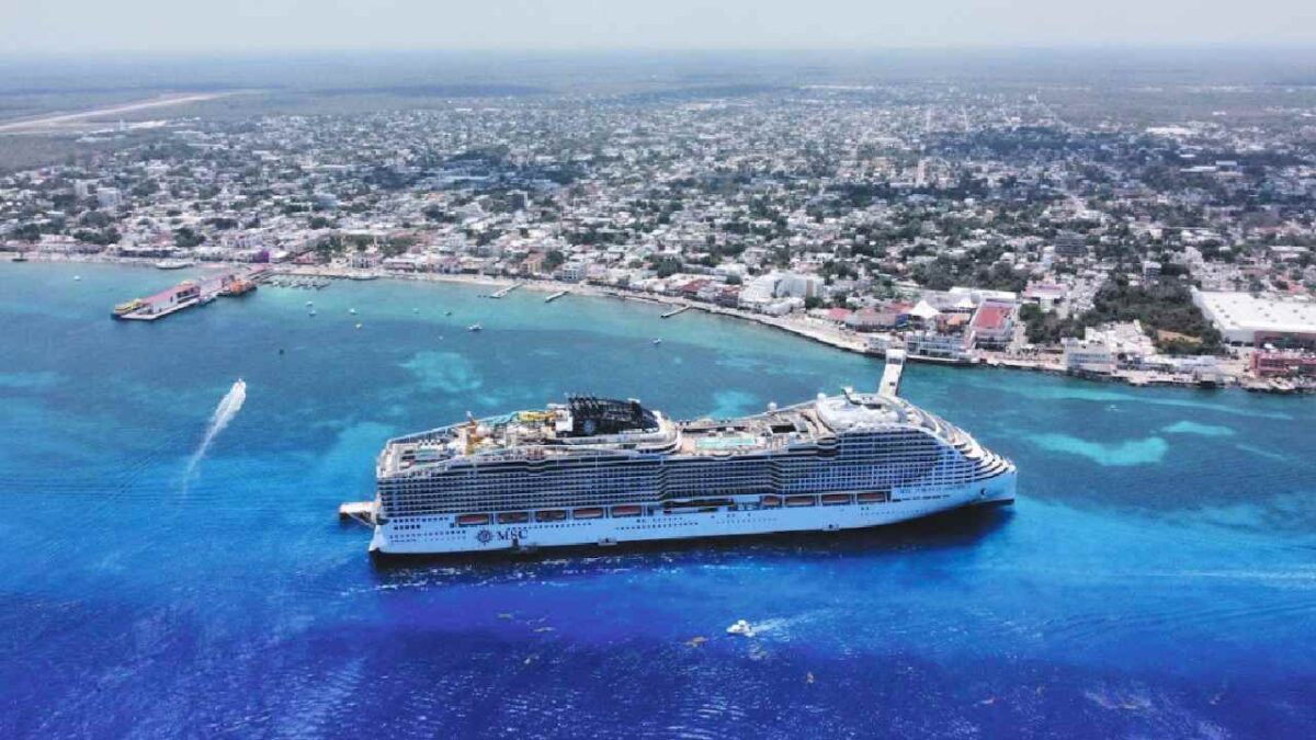 Sigue en la mesa el cuarto muelle en Cozumel.