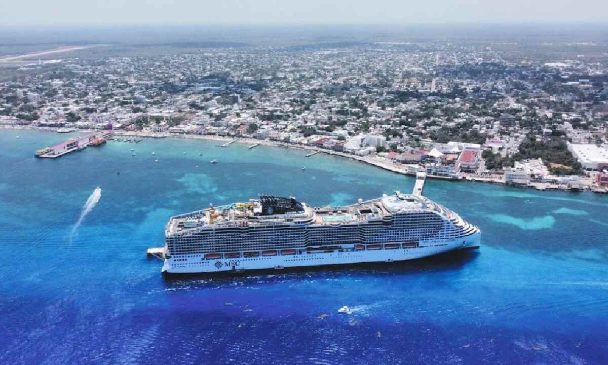 Sigue en la mesa el cuarto muelle en Cozumel.