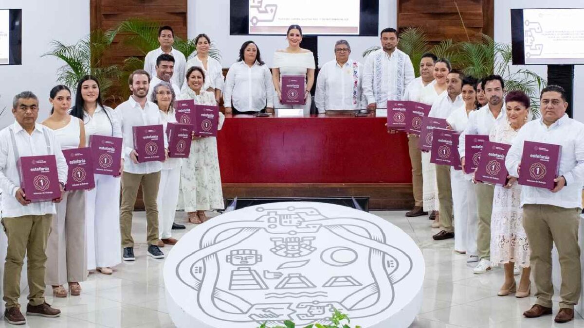 Estefanía Mercado hizo entrega de la glosa de su informe.