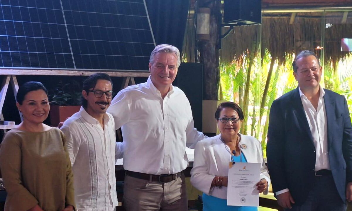 Representantes de Grupo Lomas.