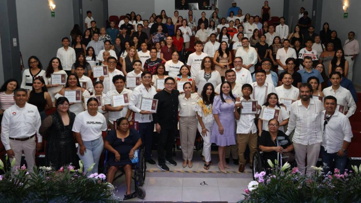 Entrega del premio premio “Juventudes que Transforman”.