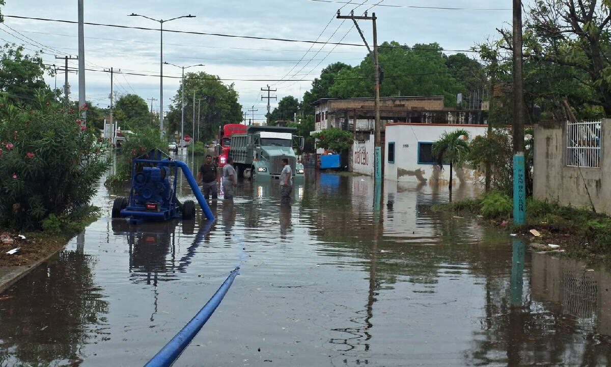 Calles inundadas en Chetumal.