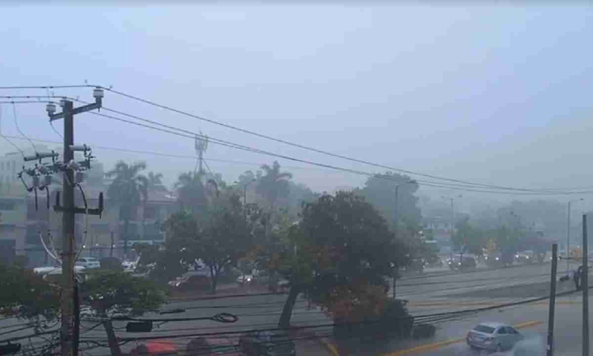 Se registró fuerte lluvia en Cancún.