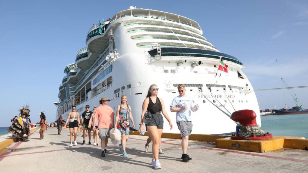 Cruceristas en el Caribe mexicano.