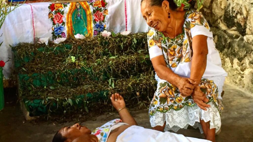 Parteras mayas en Quintana Roo.