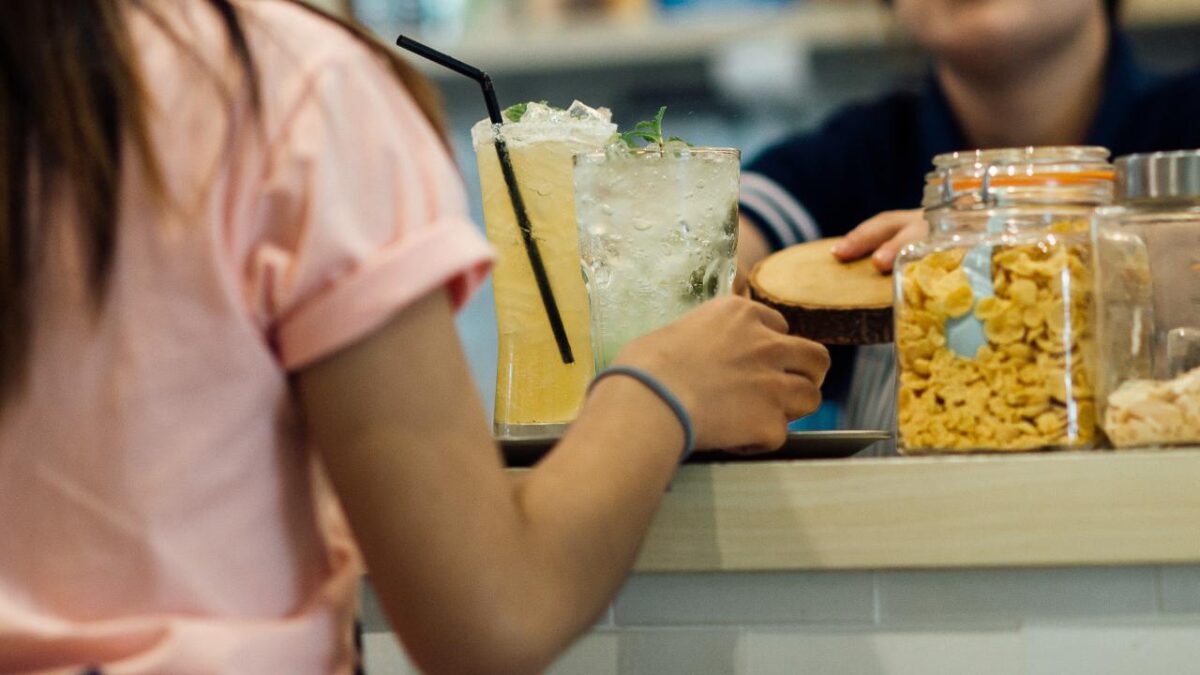 Venta de comida chatarra en escuelas de Cancún.
