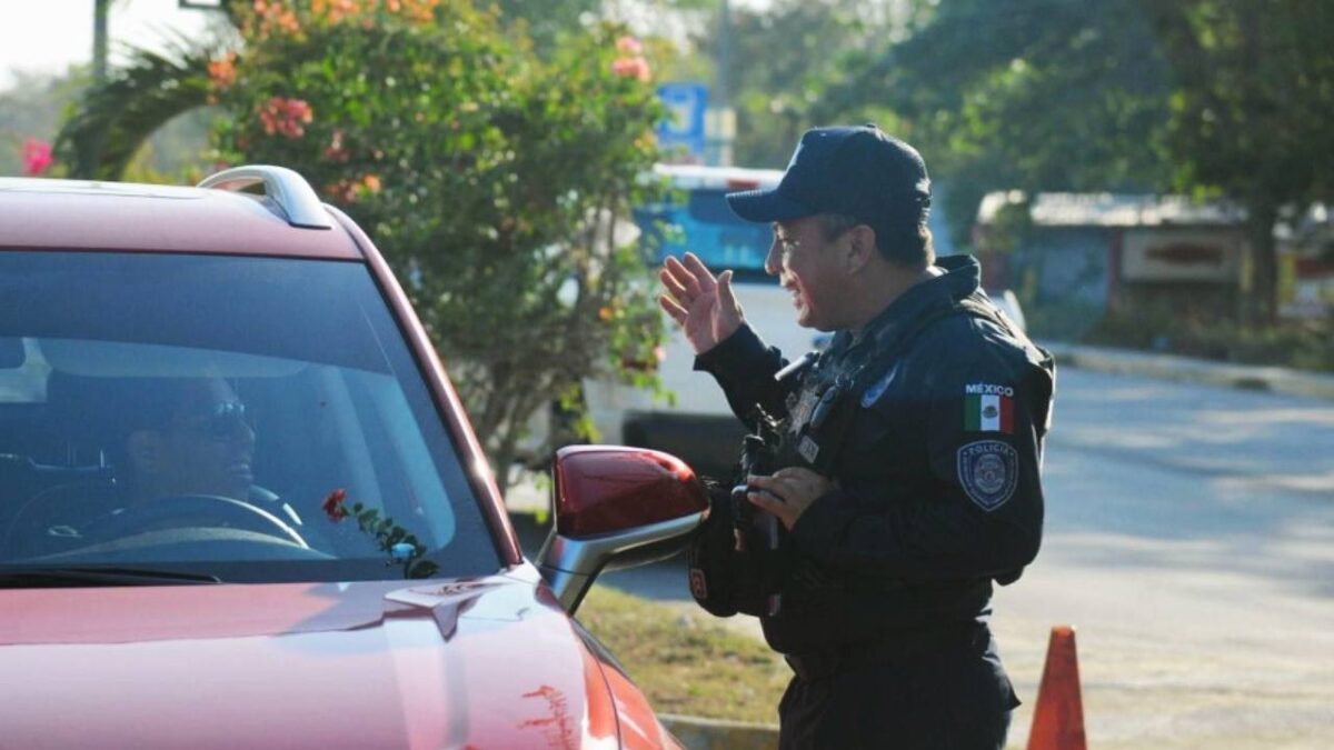 Policía en Cancún
