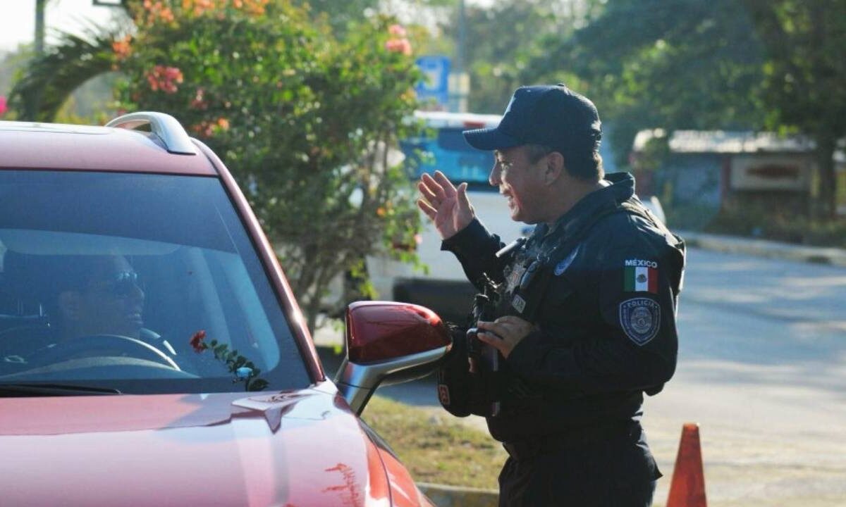 Policía en Cancún