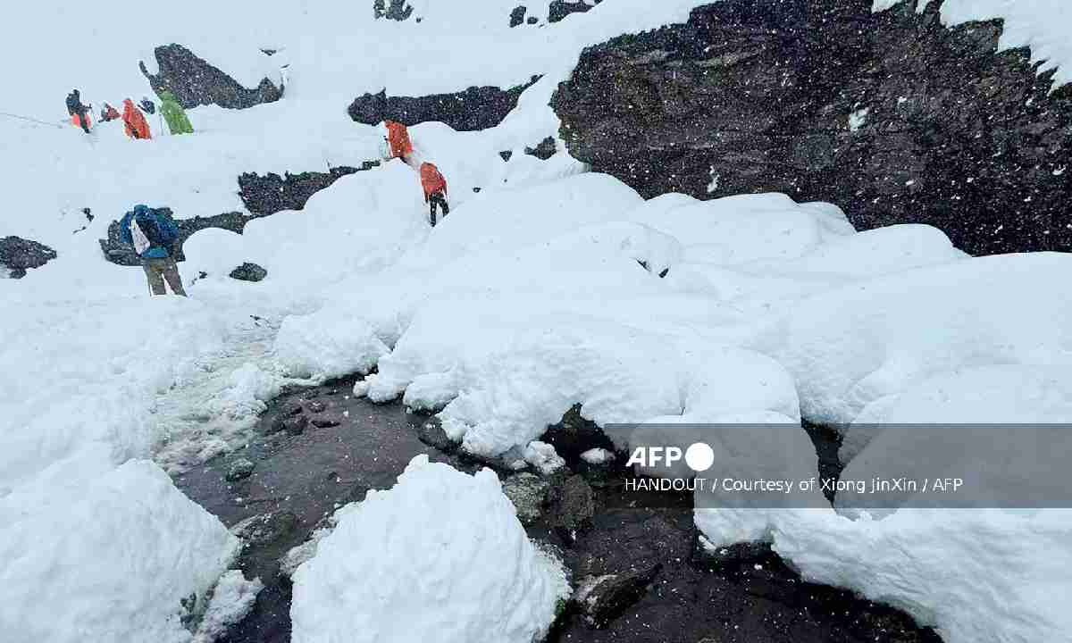 Intensas nevadas en el Everest.