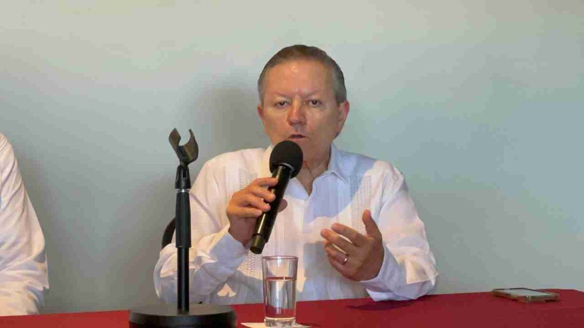 Arturo Zaldívar defendió los cambios a la ley de amparo.