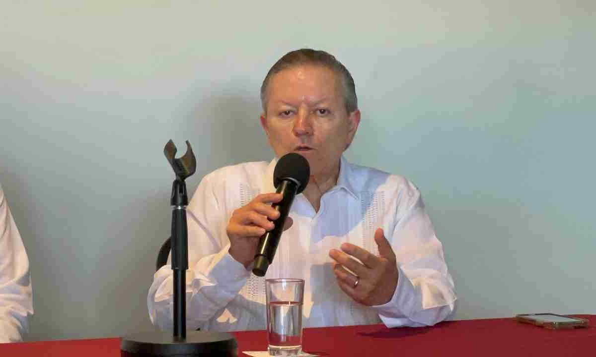 Arturo Zaldívar defendió los cambios a la ley de amparo.