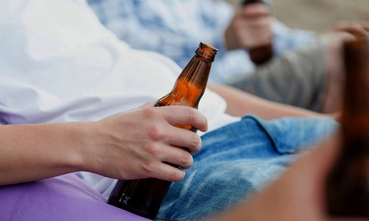Consumo de alcohol entre jóvenes y adolescentes.