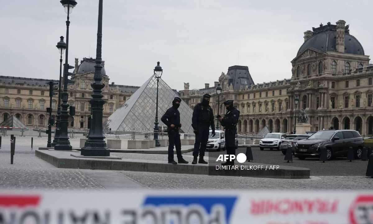 Caen 5 por robo a Louvre.