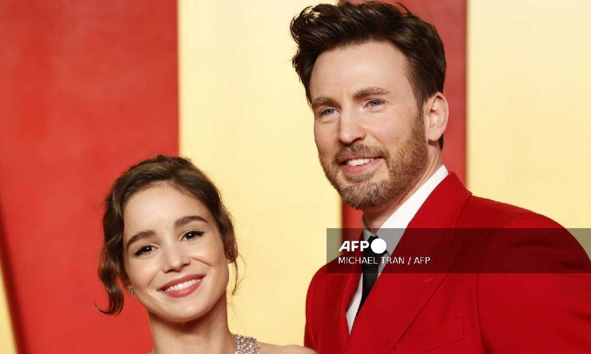 Chris Evans y Alba Baptista, ya son papás.