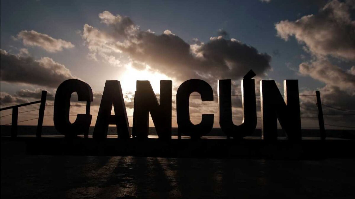 Prevén día caluroso pero con lluvias.